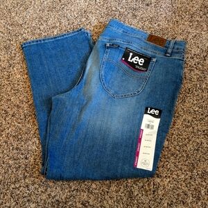 Women's Classic Blue Straight Leg Mid Rise Reg. Fit Jeans Size 20 (42X27) by LEE